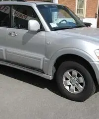 Mitsubishi Pajero 3.2 DI-D SW 5 posti Mitsubishi Pajero 3.2 DI-D SW 5 posti
