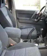 Mitsubishi Pajero 3.2 DI-D SW 5 posti Mitsubishi Pajero 3.2 DI-D SW 5 posti
