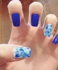 Manicure con smalto Manicure con smalto