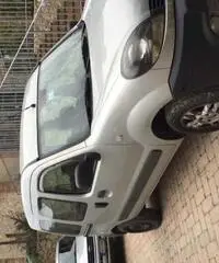 Renault Kangoo 4x4 gpl - Siena Renault Kangoo 4x4 gpl - Siena