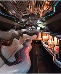 LIMOUSINE PER FESTA PRIVATA - Lucca LIMOUSINE PER FESTA PRIVATA - Lucca