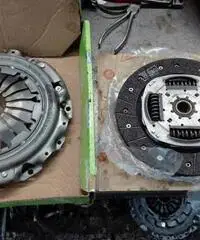 Kit frizione valeo 828012 renault dacia 1.5dci 828012 k9k Kit frizione valeo 828012 renault dacia 1.5dci 828012 k9k