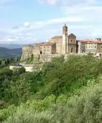 Un bel paesino nel cuore della Toscana, vicino al Tirreno Un bel paesino nel cuore della Toscana, vicino al Tirreno