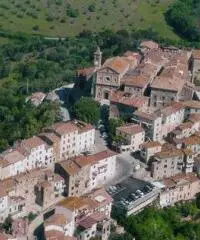 Un bel paesino nel cuore della Toscana, vicino al Tirreno Un bel paesino nel cuore della Toscana, vicino al Tirreno