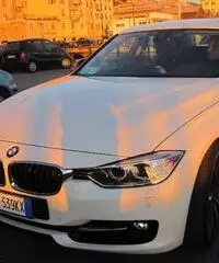 Autiovettura berlina. Autiovettura berlina.