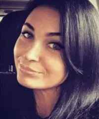 Donna alla ricerca di un uomo serio per una relazione o di matrimonio Donna alla ricerca di un uomo serio per una relazione o di matrimonio