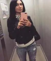 Donna alla ricerca di un uomo serio per una relazione o di matrimonio Donna alla ricerca di un uomo serio per una relazione o di matrimonio