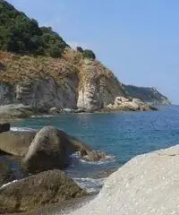 Fresca e tranquilla casetta nel verde a pochi passi dal mare Fresca e tranquilla casetta nel verde a pochi passi dal mare