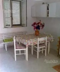 Affitto casa con giardinetto e posti auto a Sperlonga