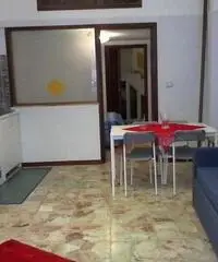 Casa Vacanza al centro fino a 6 posti letto Casa Vacanza al centro fino a 6 posti letto