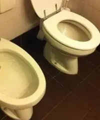 GIACENZE di lavabi, bidets, waters, vasche e piatti doccia colorati