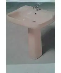 GIACENZE di lavabi, bidets, waters, vasche e piatti doccia colorati