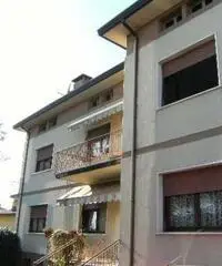 Casa indipendente di 10 locali in Vendita Casa indipendente di 10 locali in Vendita