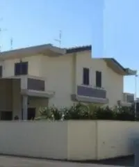 Lavinio-Lido di Enea: Vendita Villa in Via Miglioramento Lavinio-Lido di Enea: Vendita Villa in Via Miglioramento