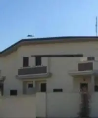 Lavinio-Lido di Enea: Vendita Villa in Via Miglioramento Lavinio-Lido di Enea: Vendita Villa in Via Miglioramento