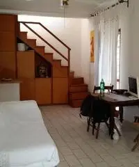 RifITI 005-m27/606 - Villa a schiera in Vendita a Pomezia - Campo Ascolano - Villaggio Tognazzi di 6 RifITI 005-m27/606 - Villa a schiera in Vendita a Pomezia - Campo Ascolano - Villaggio Tognazzi di 6