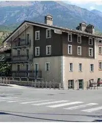 Appartamenti e negozio zona Arco d'Augusto Appartamenti e negozio zona Arco d'Augusto