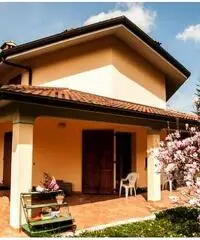 CALDERINO VILLA CON GIARDINO CALDERINO VILLA CON GIARDINO