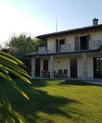 Moniga del Garda vendesi villa 5 vani 220 Mq Moniga del Garda vendesi villa 5 vani 220 Mq