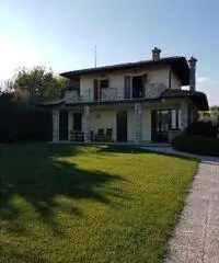 Moniga del Garda vendesi villa 5 vani 220 Mq Moniga del Garda vendesi villa 5 vani 220 Mq