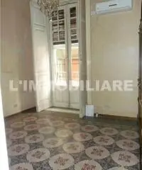 via Etnea zona borgo 4 vani+ammezzato in palazzo storico