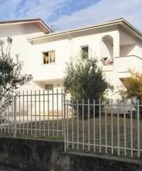 Vendita Trilocale in via cecco angiolieri, 36 Vendita Trilocale in via cecco angiolieri, 36