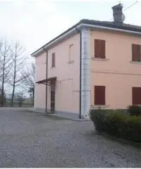 Vendita porzione di casa mq. 180 - Zona Santa Maria Codifiume Vendita porzione di casa mq. 180 - Zona Santa Maria Codifiume