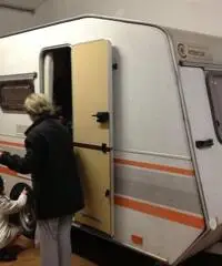 Roulotte Roller R4GL45 del 1988 in ottime condizioni Roulotte Roller R4GL45 del 1988 in ottime condizioni