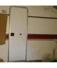 Roulotte 4 posti con veranda e cucinotto Roulotte 4 posti con veranda e cucinotto