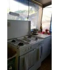 Roulotte 4 posti con veranda e cucinotto Roulotte 4 posti con veranda e cucinotto