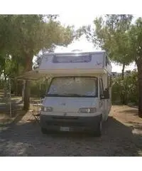 Camper mansardato con portamoto portatutto Camper mansardato con portamoto portatutto