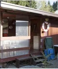 Roulotte stanziale con preingresso in legno Roulotte stanziale con preingresso in legno