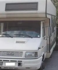 Burstner 5810 su Iveco 35-10 Burstner 5810 su Iveco 35-10