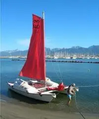 Catamarano per campeggio nautico Catamarano per campeggio nautico