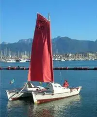 Catamarano per campeggio nautico Catamarano per campeggio nautico