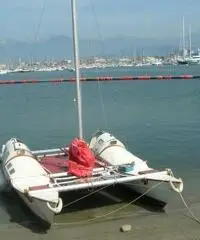 Catamarano per campeggio nautico Catamarano per campeggio nautico
