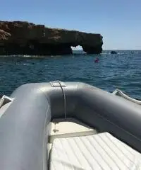 NOLEGGIO BARCA GOMMONE ESCURSIONI SICILIA AVOLA SKIPPER TOUR NOLEGGIO BARCA GOMMONE ESCURSIONI SICILIA AVOLA SKIPPER TOUR