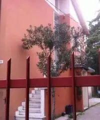 villa unifamiliare con 2 appartamenti villa unifamiliare con 2 appartamenti