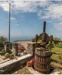 Lavagna: nel verde, sospesa tra cielo e mare, villa indipendente con giardino e vista mare Lavagna: nel verde, sospesa tra cielo e mare, villa indipendente con giardino e vista mare