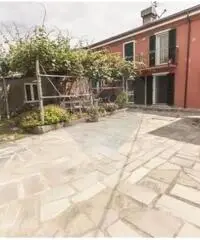 Lavagna: nel verde, sospesa tra cielo e mare, villa indipendente con giardino e vista mare Lavagna: nel verde, sospesa tra cielo e mare, villa indipendente con giardino e vista mare