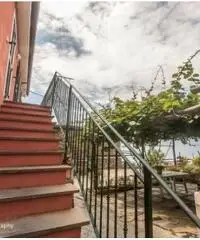 Lavagna: nel verde, sospesa tra cielo e mare, villa indipendente con giardino e vista mare Lavagna: nel verde, sospesa tra cielo e mare, villa indipendente con giardino e vista mare