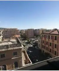 Chiavari : ultimo piano con vista mare, ampia metratura Chiavari : ultimo piano con vista mare, ampia metratura