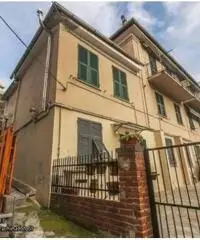 Genova Certosa vendesi appartamento di 60 mq, con due camere da letto, ingresso indipendente e bel b Genova Certosa vendesi appartamento di 60 mq, con due camere da letto, ingresso indipendente e bel b