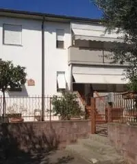 Vendita Cinque locali da 10mq con garage Vendita Cinque locali da 10mq con garage