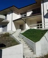 Vendita Villa da 270mq con due garage Vendita Villa da 270mq con due garage