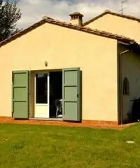 Rustico/Corte in vendita a TORRE DEL LAGO-MARINA - Viareggio 200 mq Rustico/Corte in vendita a TORRE DEL LAGO-MARINA - Viareggio 200 mq