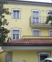 MODENA Madonnina Appartamento 3 camere 2 bagni con giardino di 100mq MODENA Madonnina Appartamento 3 camere 2 bagni con giardino di 100mq