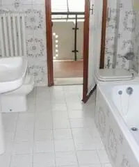 MODENA Zona Musicisti App.to Signorile di 210mq 3matrimoniali 2 bagni MODENA Zona Musicisti App.to Signorile di 210mq 3matrimoniali 2 bagni
