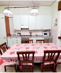 Arcore (MB): 3 Locali più servizi con cantina e poss.tà posto auto
