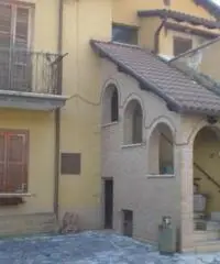 Antico Casale con giardino in una panoramica frazione di Cascia Antico Casale con giardino in una panoramica frazione di Cascia